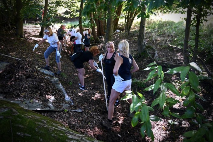 Ilustračný obrázok k článku Hľadajú sa VÝNIMOČNÍ dobrovoľníci z BBSK: Svojich FAVORITOV môžete nominovať aj vy