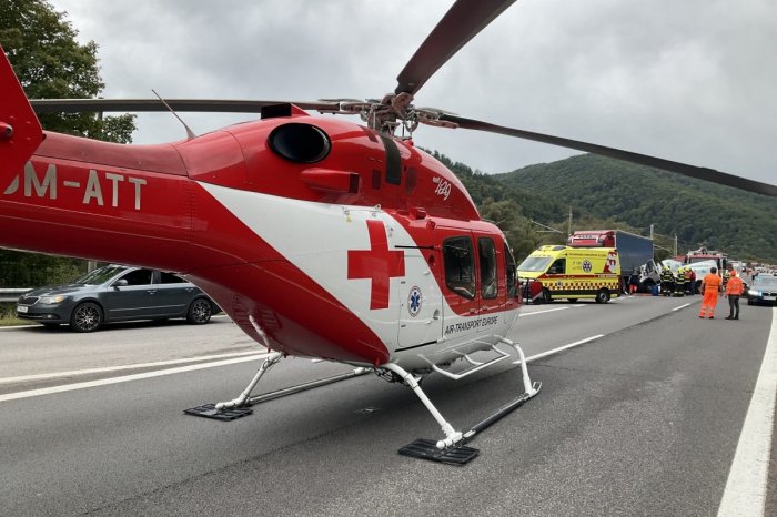 Ilustračný obrázok k článku DESIVÉ následky zrážky dodávky s kamiónom: VÁŽNE zraneného vodiča zachraňoval vrtuľník, FOTO