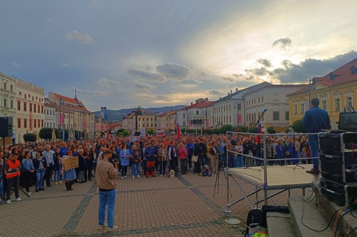 Ilustračný obrázok k článku Občianska spoločnosť ZVOLÁVA na námestia: ZHROMAŽDENIA chystá po celom kraji