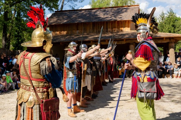 Ilustračný obrázok k článku Archeopark Cífer-Pác ožije históriou! Ešte predtým zažije Trnava pochod Germánov a Rimanov