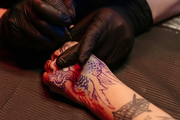 Ilustračný obrázok k článku NEUVERITEĽNÝ príbeh: SLEPÝ tetovač dobýja svet! Igor stratil zrak už ako dieťa