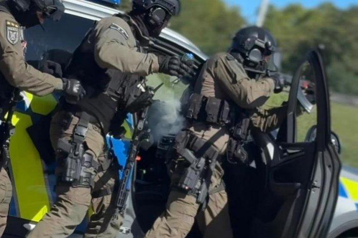 Ilustračný obrázok k článku Vodič ušiel a pátrajú po ňom: V Česku polícii unikalo auto, 3 osoby zadržali na Slovensku