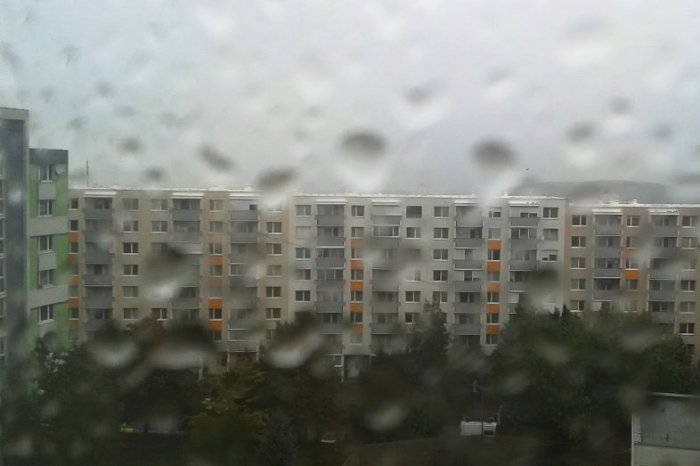 Ilustračný obrázok k článku Vyťahujte TEPLÉ bundy! Predpoveď odhalila, AKÉ počasie prinesie október