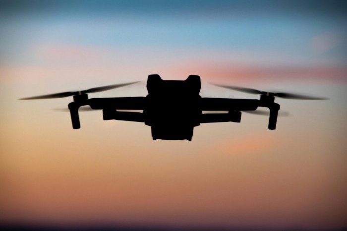 Ilustračný obrázok k článku Ďalšia európska krajina je v POZORE: Nad jej letiskami prelietavali neznáme DRONY