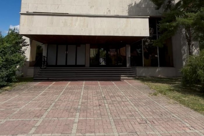 Ilustračný obrázok k článku Dom smútku pri hlavnom cintoríne ZATVORILI: Obrady budú najbližšie až na Solivare