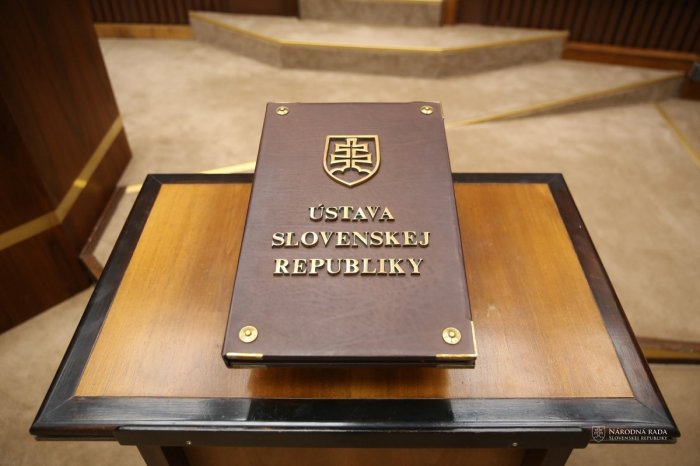 Ilustračný obrázok k článku Poslanci SCHVÁLILI novelu Ústavy SR! Zakotvené v nej budú DVE pohlavia