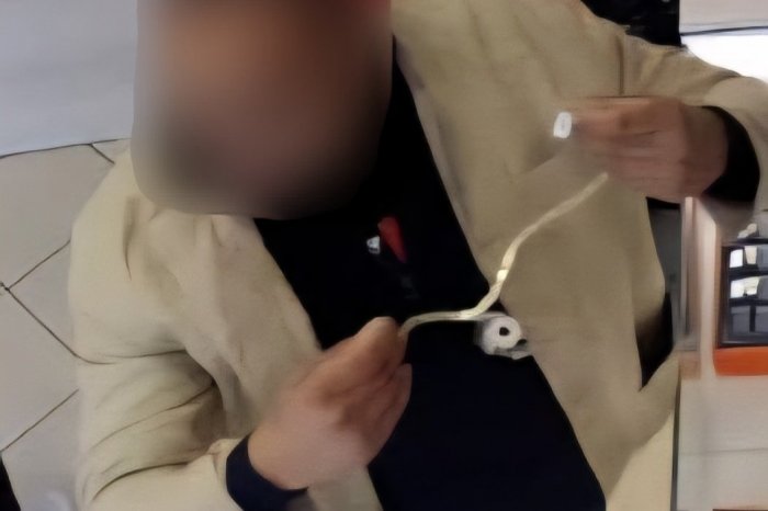 Ilustračný obrázok k článku Zlodej si dal na krk retiazku za 6-TISÍC eur: Vraj si ju chcel vyskúšať, UTIEKOL z predajne