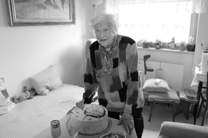 Ilustračný obrázok k článku Celé Česko sa ponorilo do SMÚTKU: Zomrela najstaršia Češka, mala 108 rokov