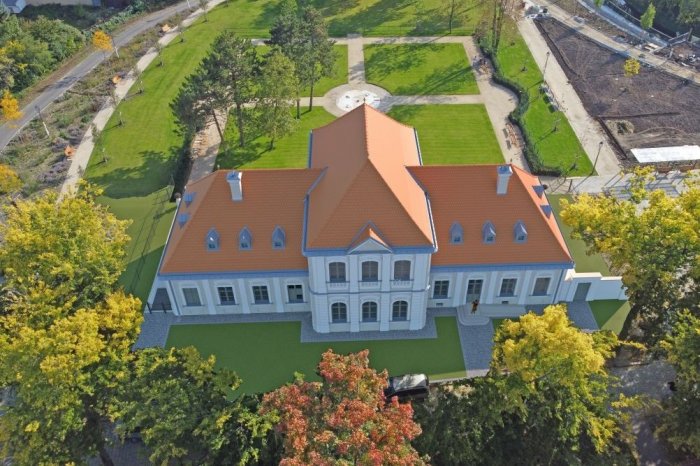 Ilustračný obrázok k článku V Emmerovej vile vznikne KAVIAREŇ! Mesto už vyhlásilo súťaž na jej prevádzku