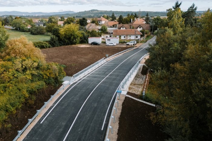 Ilustračný obrázok k článku Starý most ZBÚRALI, postavili úplne NOVÝ: Vodiči ho môžu využívať s mesačným PREDSTIHOM