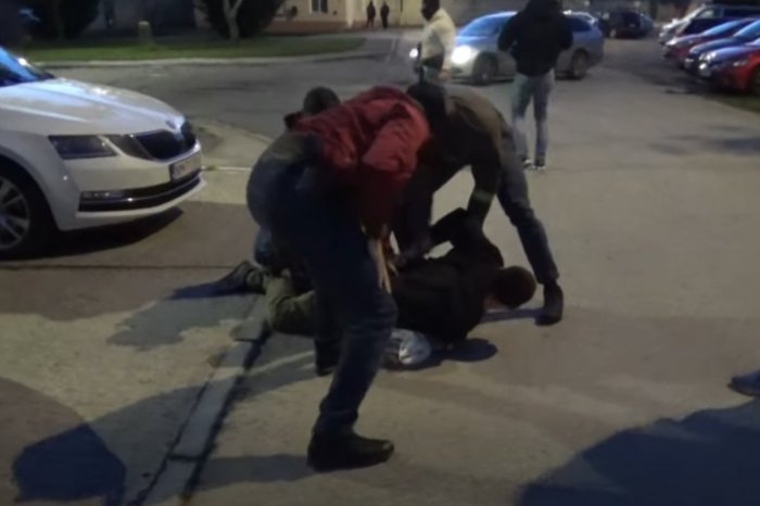 Ilustračný obrázok k článku DRÁMA v Leopoldove: Fyzické útoky a vyhrážky! Obvinili príslušníka ZVJS