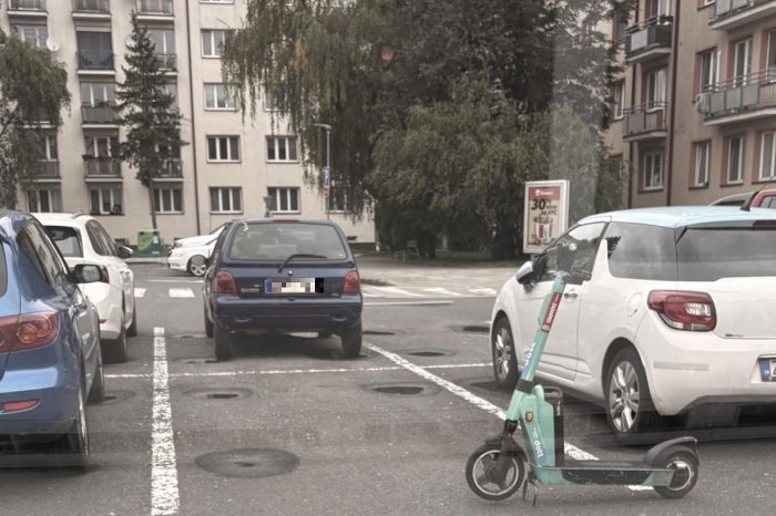 Ilustračný obrázok k článku BLOKUJÚ vchody aj parkovacie miesta: Čo s kolobežkami, ktoré ZAVADZAJÚ a TRÚBIA?
