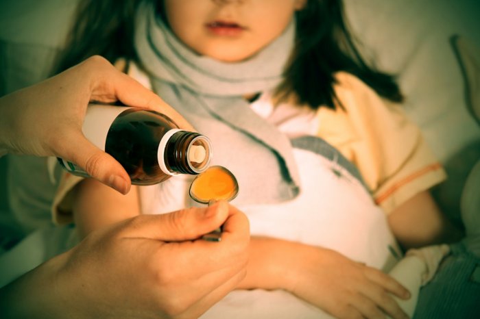 Ilustračný obrázok k článku Do sirupu proti kašľu sa mala dostať TOXICKÁ látka! ZOMRELO najmenej 10 detí