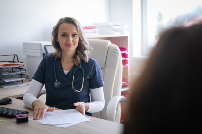 Ilustračný obrázok k článku Návrat do rodného mesta sa LEKÁRKE vyplatil: Už teraz má STOVKY pacientov, FOTO