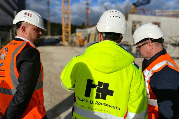 Ilustračný obrázok k článku VÝSTAVBA bystrickej nemocnice sa má URÝCHLIŤ: Novú dohodu si pochvaľuje aj Šaško, FOTO