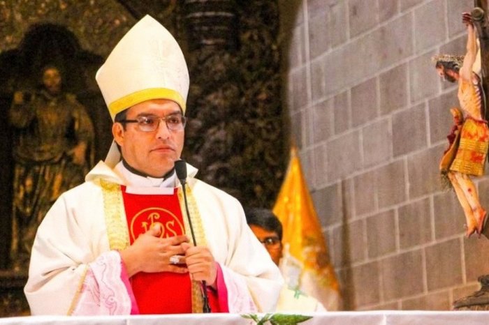 Ilustračný obrázok k článku Príbeh ako z telenovely: Biskup mal 17 MILENIEK! Odhalila ho upratovačka