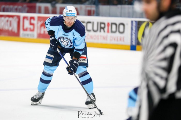 Ilustračný obrázok k článku Fanúšikovia VYDRAŽILI dresy HK Nitra z prípravy: NAJDRAHŠÍM bol ten Mezeiov