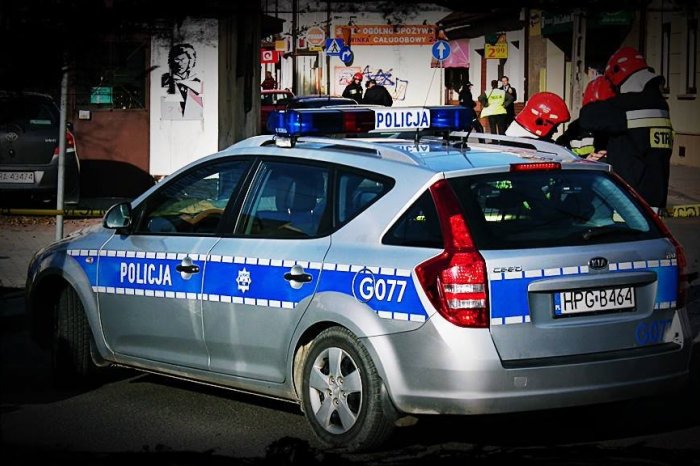 Ilustračný obrázok k článku Dievča malo 15 rokov, keď záhadne zmizlo: Rodičia ju 27 ROKOV väznili v izbe!