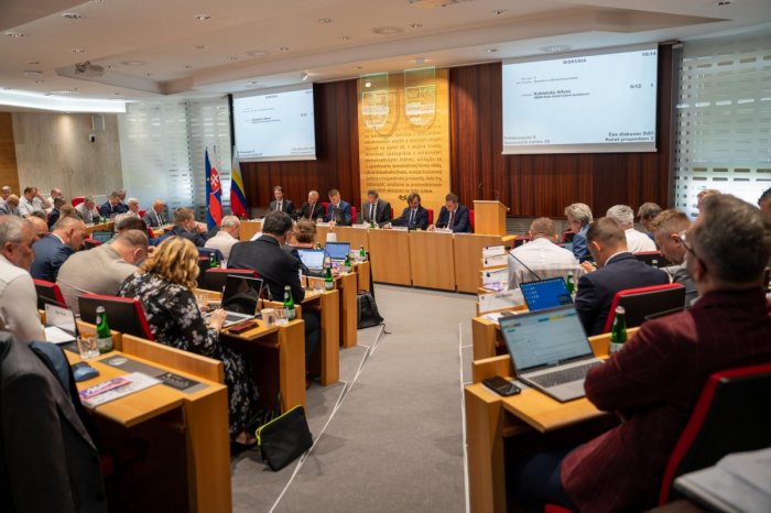 Ilustračný obrázok k článku Do čoho vrazia toľko peňazí? Prešovskí krajskí poslanci schválili 10-miliónový úver