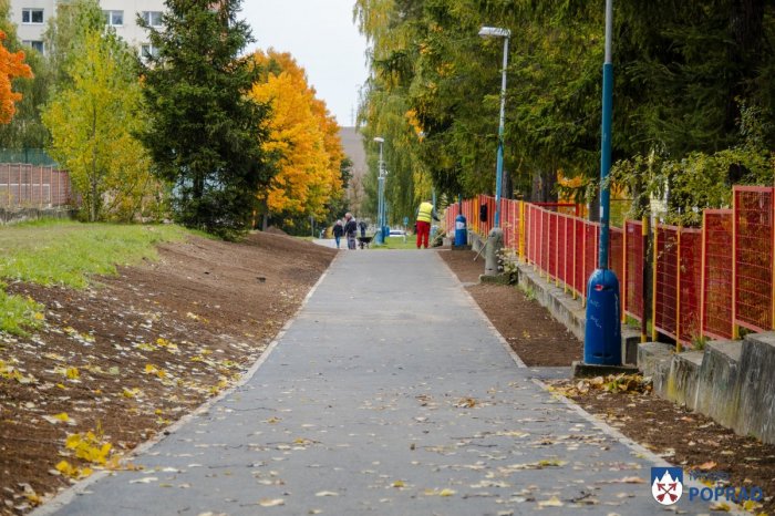 Ilustračný obrázok k článku Je to tam teraz bezpečnejšie a pohodlnejšie: V Poprade dokončili opravu chodníka