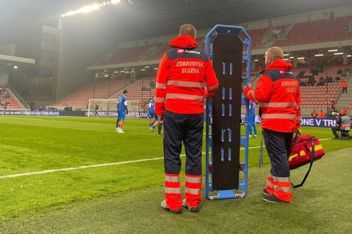 Ilustračný obrázok k článku DRÁMA na zápase futbalistov Slovenska: Na tribúne SKOLABOVAL fanúšik! Pomáhali aj diváci