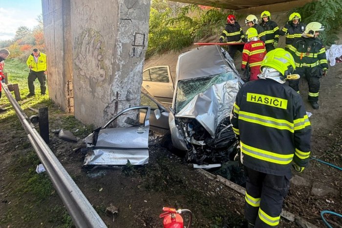 Ilustračný obrázok k článku Auto na D2 vrazilo do betónového piliera: Vodič (†70) NEMAL šancu prežiť