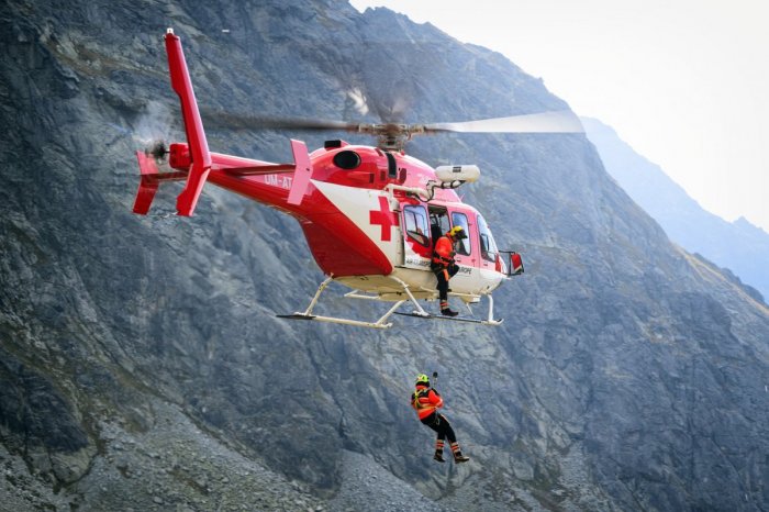 Ilustračný obrázok k článku Mali obrovské ŠŤASTIE: Dvaja turisti v Tatrách padali dvesto metrov a PREŽILI