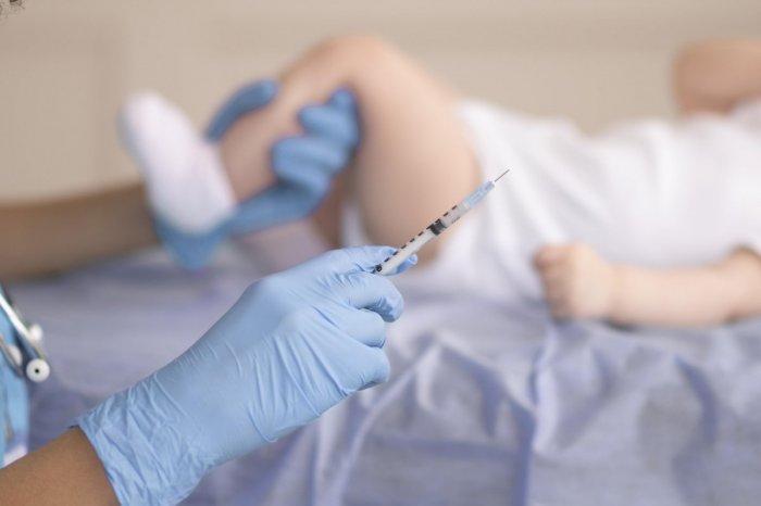 Ilustračný obrázok k článku Krátko po očkovaní ZOMRELO polročné dieťa! Úrady odhalili vážne pochybenie: Týka sa VAKCÍN