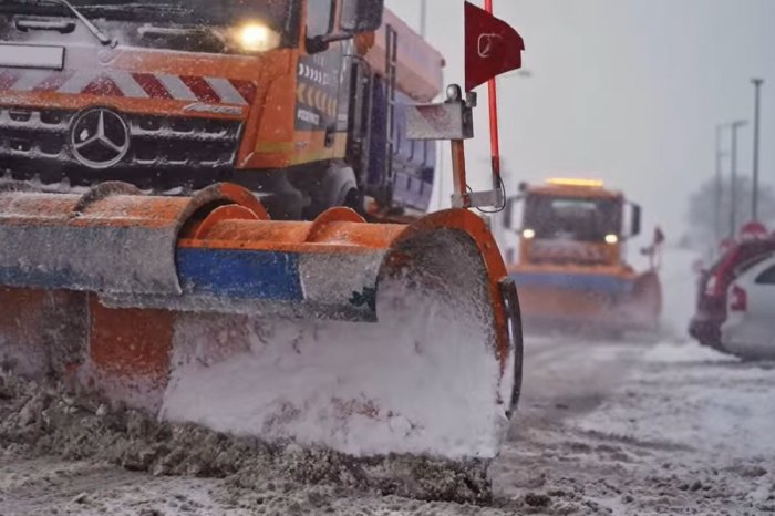 Ilustračný obrázok k článku Diaľničiari sa chystajú na zimu: Sme PRIPRAVENÍ, avizujú! V akcii budú STOVKY strojov