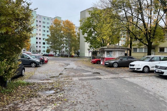 Ilustračný obrázok k článku POŠKODENÚ dlažbu čaká VÝMENA: Vodičov čakajú v najbližších dňoch OBMEDZENIA