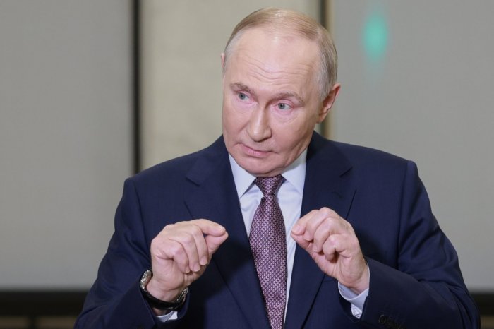 Ilustračný obrázok k článku Hojdal sa a šklbalo mu nohami: Nové VIDEO Putina opäť rozprúdilo špekulácie o jeho zdraví