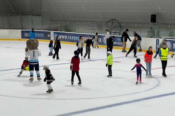 Ilustračný obrázok k článku Užite si prázdniny na ľade: Veľký ROZPIS korčuľovania v hokejovej hale na Klokočine