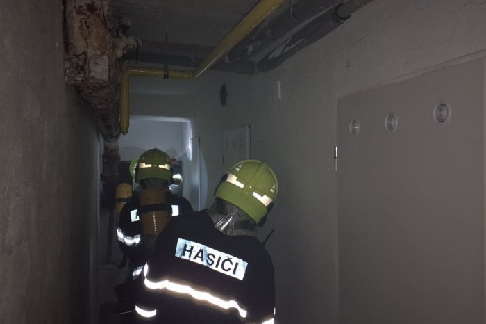 Ilustračný obrázok k článku DRÁMA v HORIACOM byte: Dnu boli žena s deťmi, medzi PRVÝMI zasiahli policajti