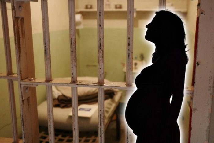 Ilustračný obrázok k článku Totálny ŠOK v base: Bacharka čaká DIEŤA s jedným z väzňov!