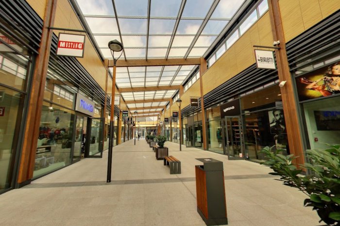 Ilustračný obrázok k článku Slovenský Parndorf sa nekonal: Areál skrachovaného outletu vo Voderadoch opäť OŽIJE