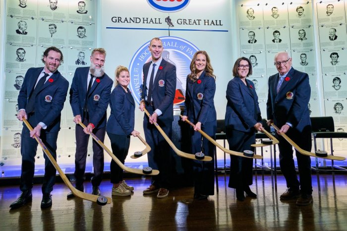 Ilustračný obrázok k článku Hokejová NESMRTEĽNOSŤ pre slovenského obra: Cháru uviedli do Siene slávy! FOTO