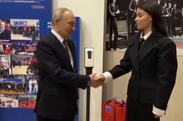 Ilustračný obrázok k článku Opäť sa šíria špekulácie o Putinovom zdraví: Stačilo jedno VIDEO! Čo to má s rukami?