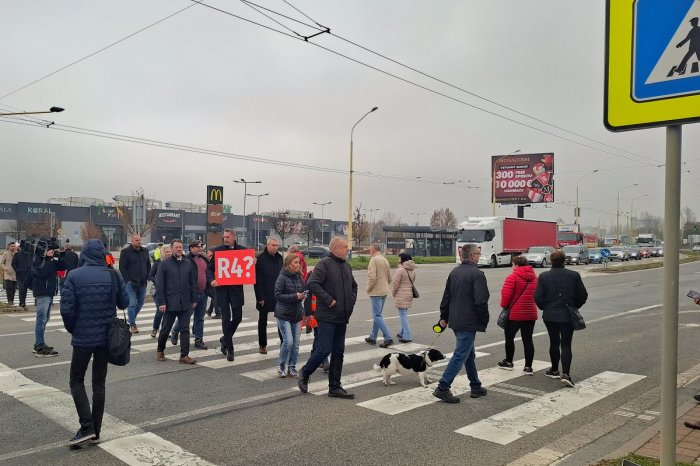 Ilustračný obrázok k článku Protest na prešovskom priechode trval len 15 minút: Vyvolal veľké vášne a NESÚHLAS vodičov