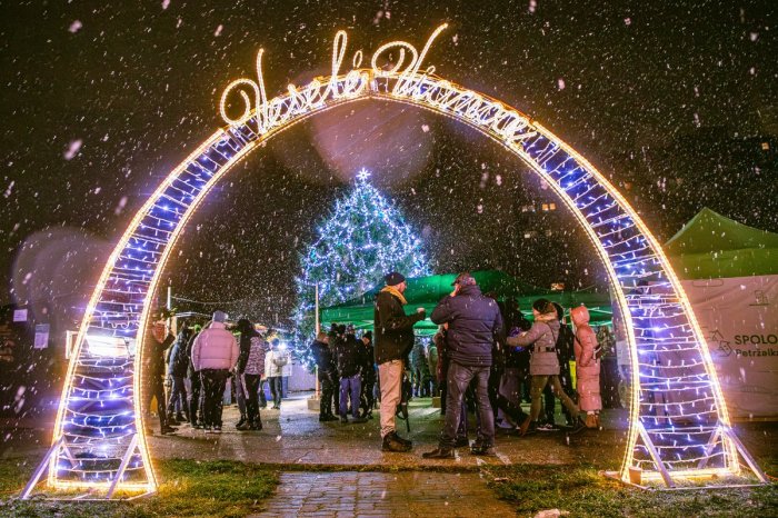 Ilustračný obrázok k článku Vianočná Petržalka prichádza! Láka na NOVINKY, živé zvieratá a bohatý PROGRAM