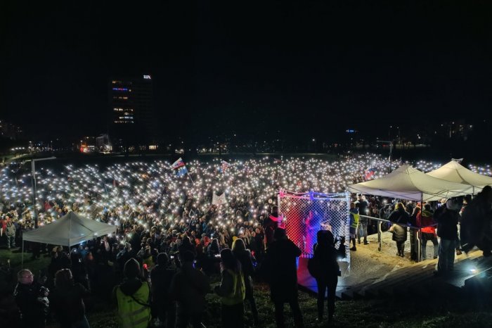 Ilustračný obrázok k článku Opozícia sa chystá na POCHOD: Ideme skúsiť urobiť malé banskobystrické POVSTANIE, tvrdí Hlina