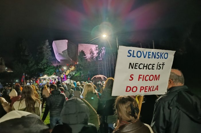 Ilustračný obrázok k článku Poznáme MENÁ rečníkov: Na PROTESTE "proti MAFII" vystúpia aj Kolíková či Galko