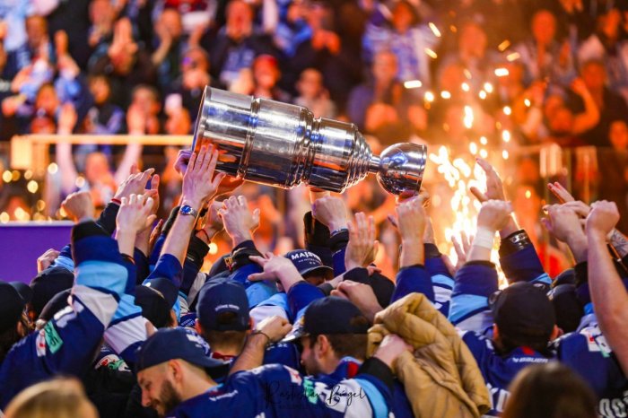 Ilustračný obrázok k článku VEĽKOLEPÉ oslavy storočnice: HK Nitra láka na galavečer - 100 rokov bielomodrého príbehu