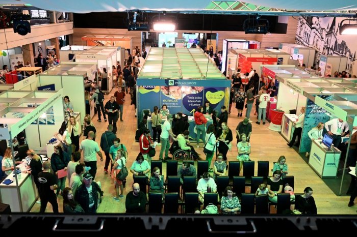 Ilustračný obrázok k článku Jedinečná ŠANCA v srdci Slovenska: Na jednom mieste ponúknu PRÁCU desiatky zamestnávateľov