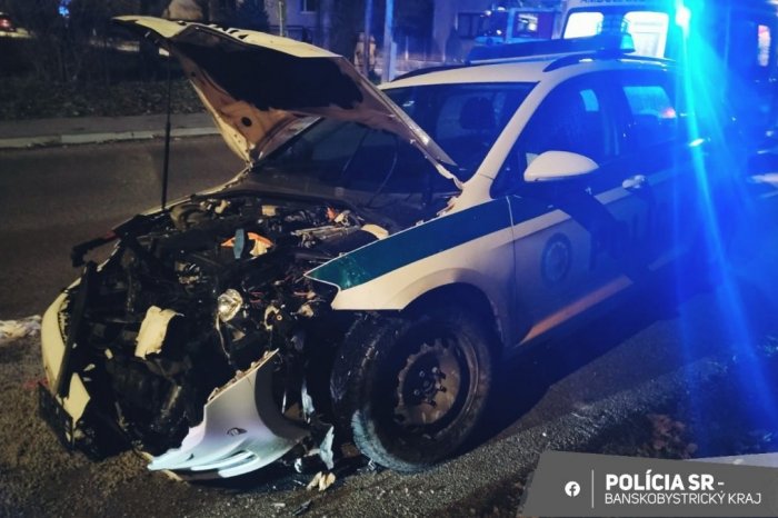 Ilustračný obrázok k článku HROZIVÁ nočná zrážka na KRIŽOVATKE: Medzi ZRANENÝMI sú aj policajti, FOTO