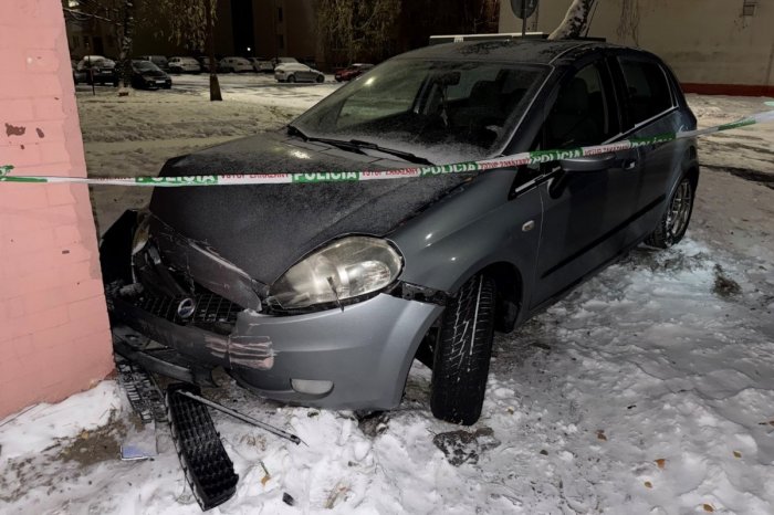 Ilustračný obrázok k článku Michal (21) autom NABÚRAL do bytovky: Jazdil opitý a pod vplyvom DROG!