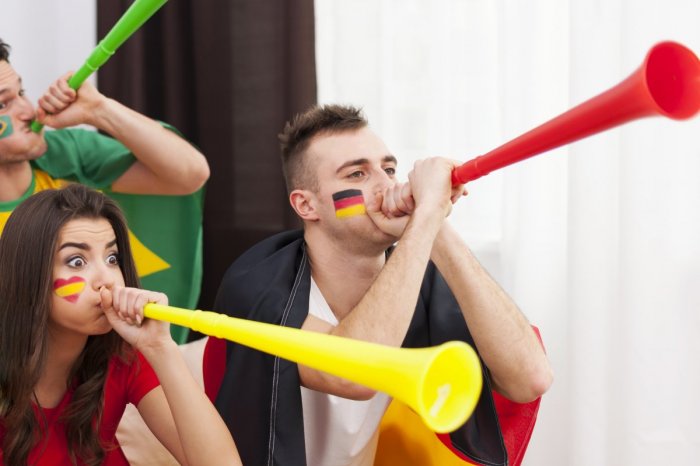 Ilustračný obrázok k článku Totálny BIZÁR! Na škole nefunguje požiarny systém: Učiteľom rozdali VUVUZELY