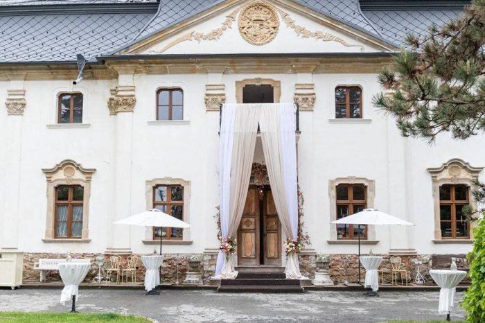 Ilustračný obrázok k článku Obľúbené podujatie v Petrovanoch: Miestny kaštieľ počas TRHOV rozvoňajú vianočné dobroty