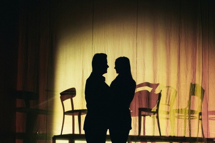 Ilustračný obrázok k článku Divadlo Alexandra Duchnoviča začalo už 80. sezónu: Uviedlo premiéru hry Učiteľ