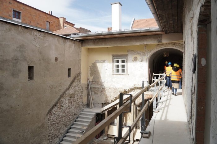 Ilustračný obrázok k článku Koniec NÁROČNÝCH stavebných prác: Meštiansky dom v Levoči bude ako multifunkčné centrum