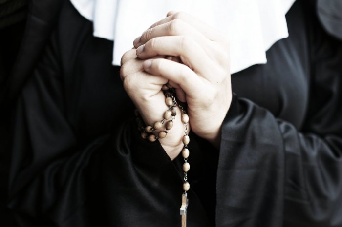 Ilustračný obrázok k článku Mníšku mal niekto prepadnúť a ZRANIŤ nožom: Totálny ŠOK! Podľa polície si to VYMYSLELA